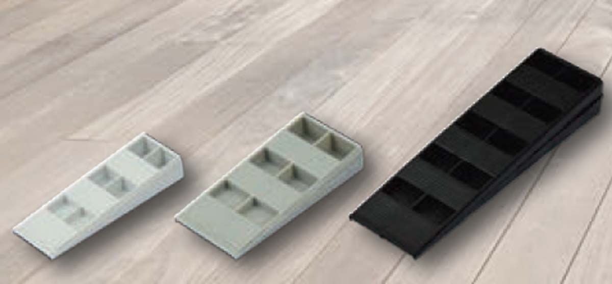 Geribbelde wiggen, Kunststof